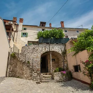  Ferienhaus Parona Holiday